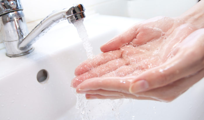 Для профилактики гриппа и простуды важно часто и тщательно мыть руки.