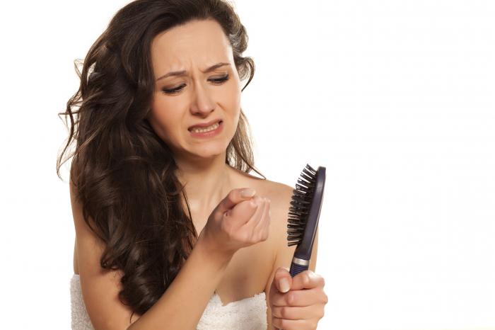Причины сильного выпадения волос у девушек