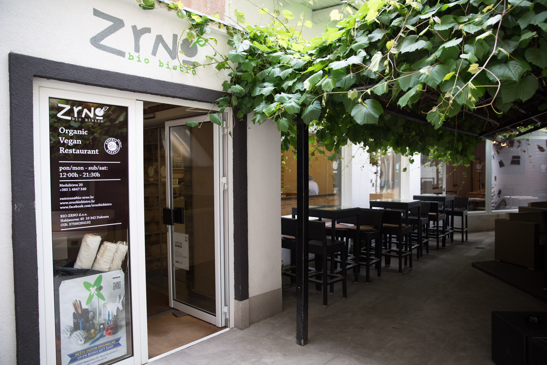 Удивительный интерьер ресторана Zrno Bio