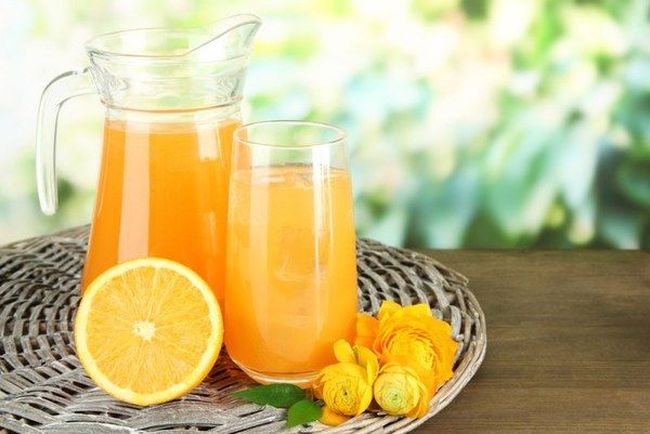 При дефиците витамина Д рекомендуют пить апельсиновый сок