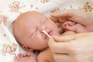 Как новорожденному чистить нос