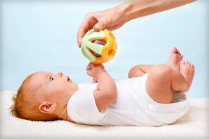 Мышечный гипертонус у младенцев — как лечить?