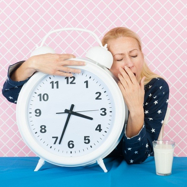 сколько минут нужно нормальному человеку чтобы заснуть? 1, 2, 5 минут? или 10 секунд?