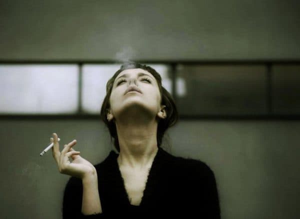 Курение как причина выпадения ресниц