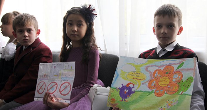 Бишкекских школьников наградили за участие в конкурсе рисунков на тему здорового питания