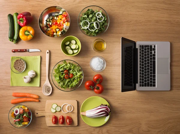 Онлайн рецепты вегетарианской здоровой пищи — стоковое фото