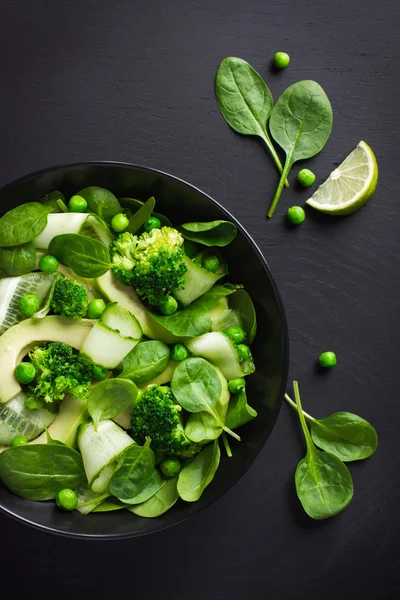 Новый зеленый салат — стоковое фото