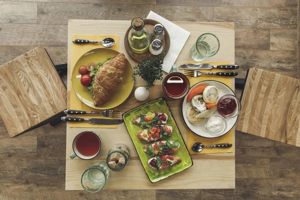 Вид Сверху Здоровый Завтрак Ватрушки Бутерброды Столе — стоковое фото