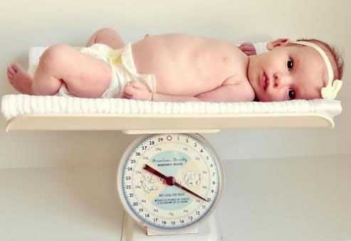 Сколько должен прибавить в весе и росте новорожденный за 1 месяц